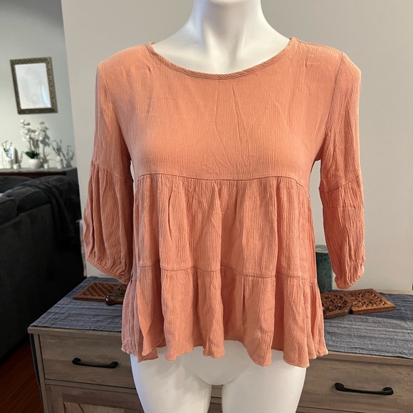 Free Kisses orange flowy top - Picture 1 of 3